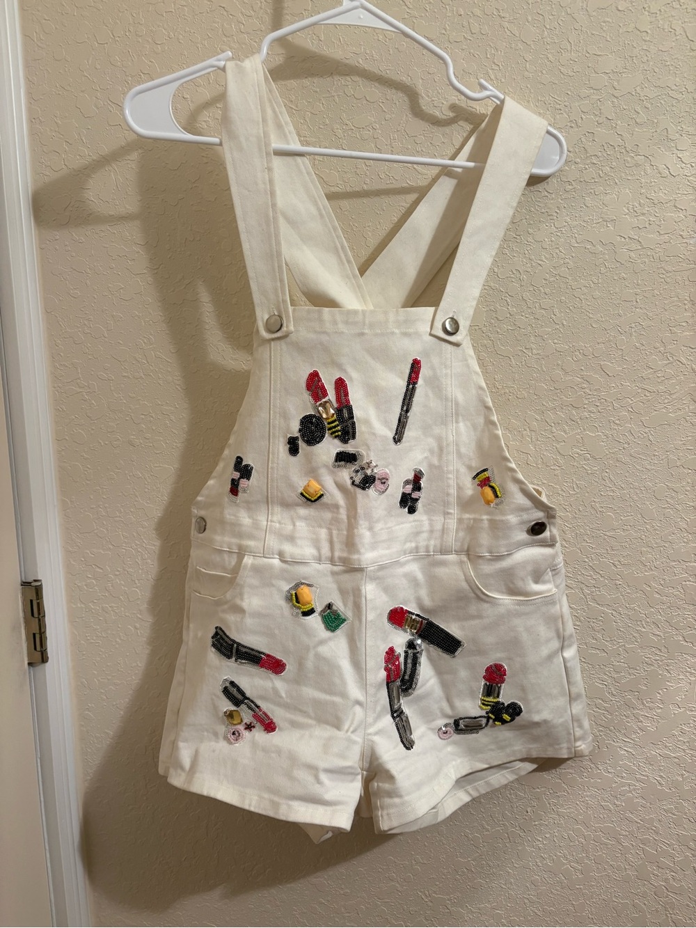 Cream Embroidered Lipstick Short Overalls Jumpsuit